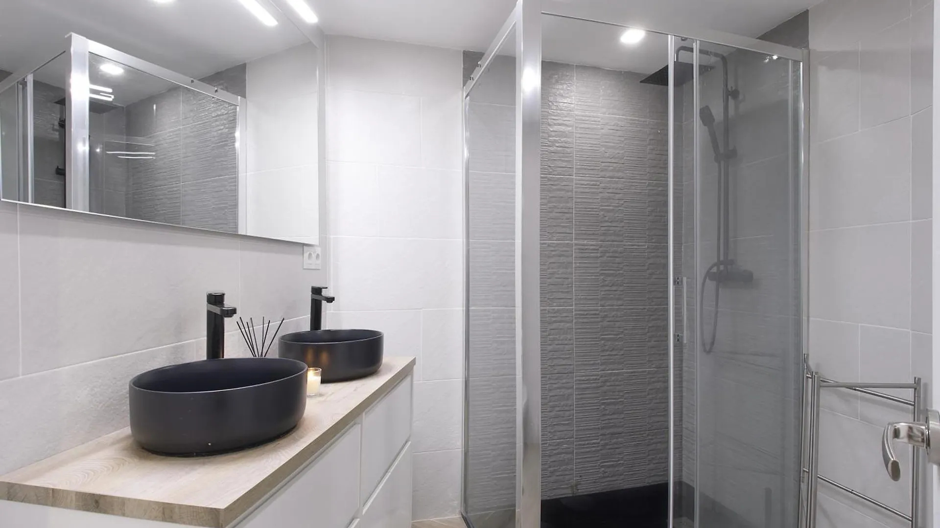 Apartamento De 3 Habitaciones En El Centro 말라가