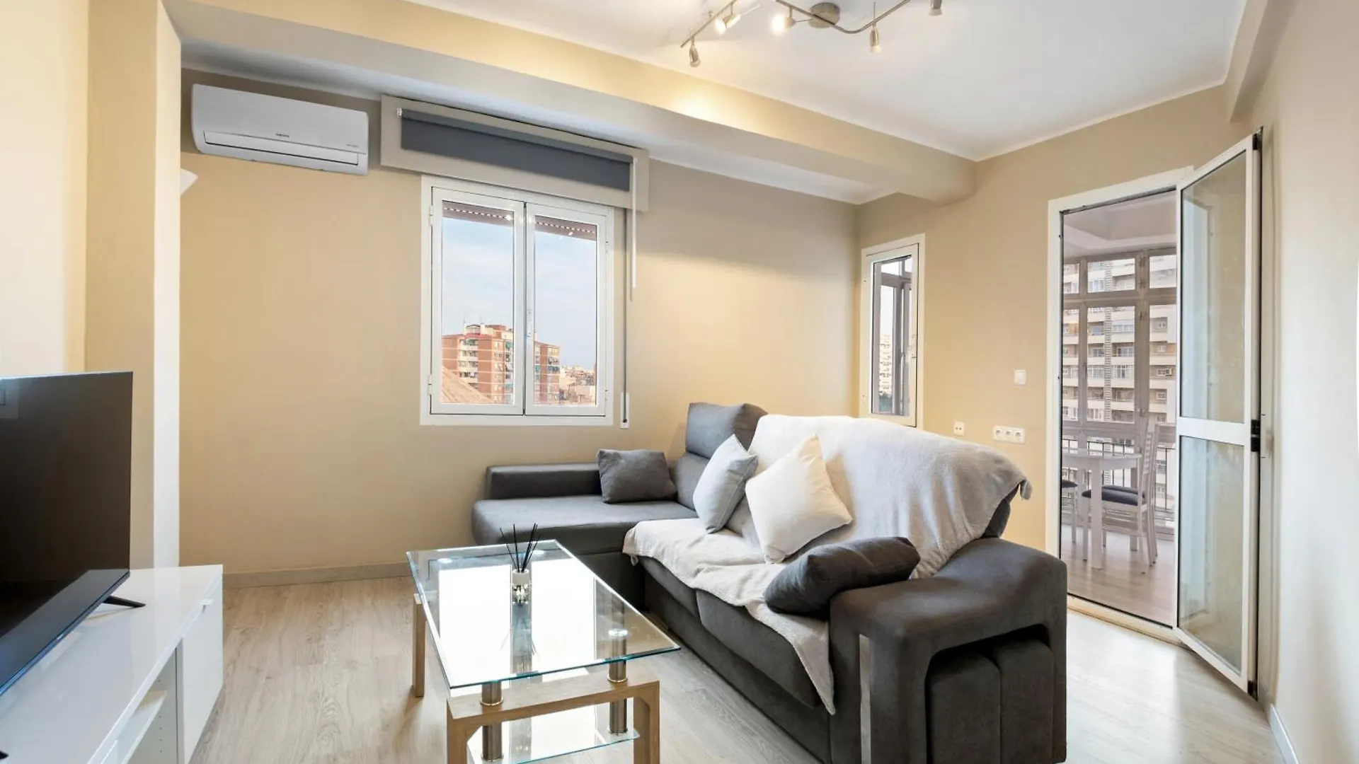 Apartamento De 3 Habitaciones En El Centro 말라가 아파트