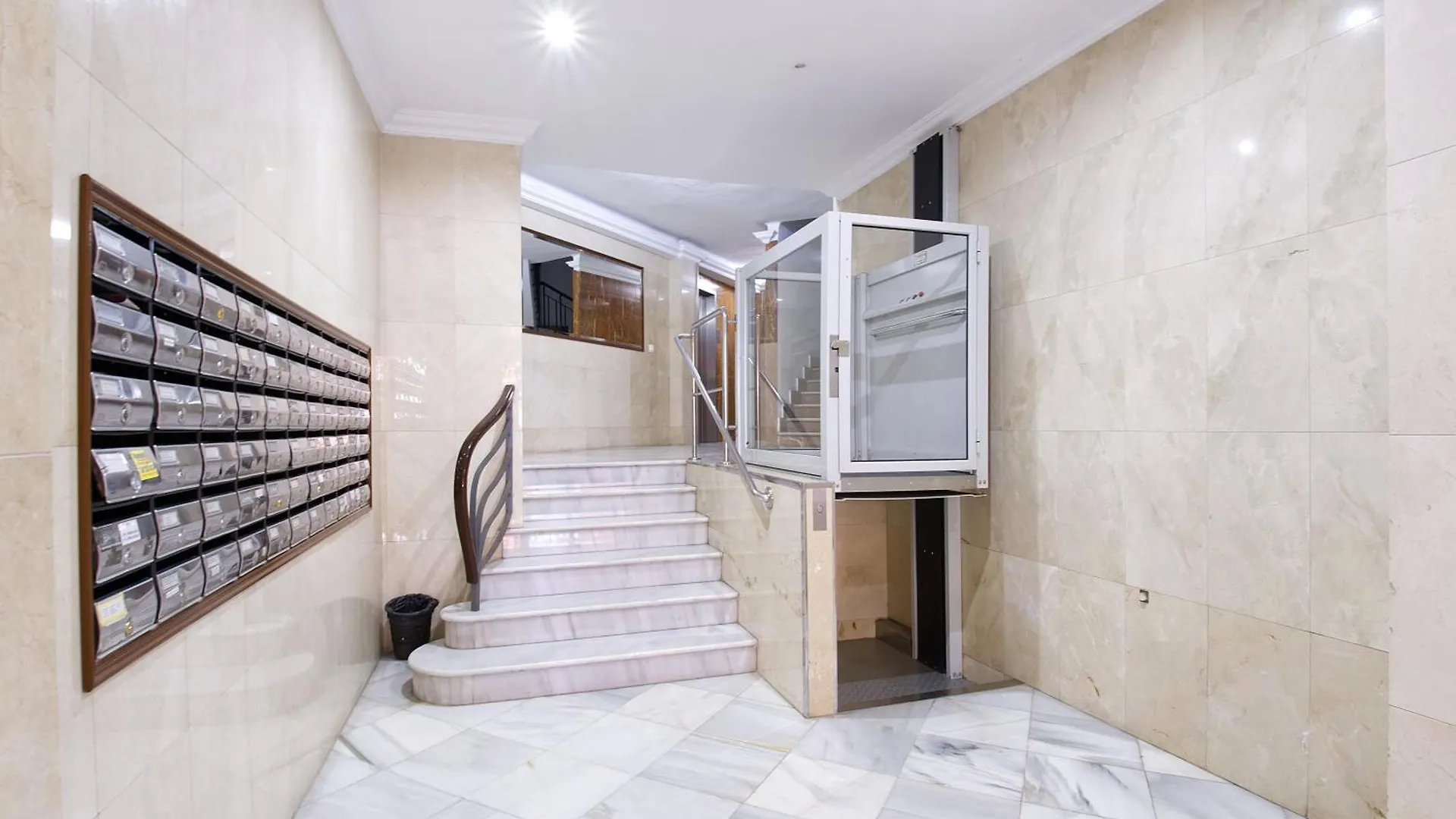 Apartamento De 3 Habitaciones En El Centro 말라가 0*,