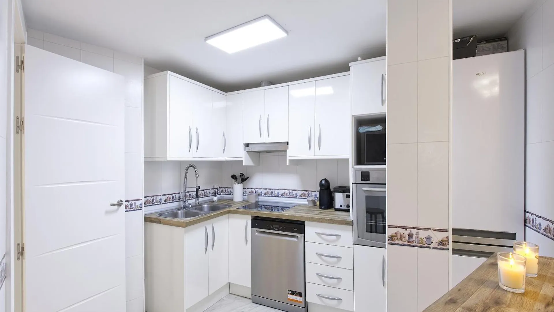 Apartamento De 3 Habitaciones En El Centro 말라가 0*,