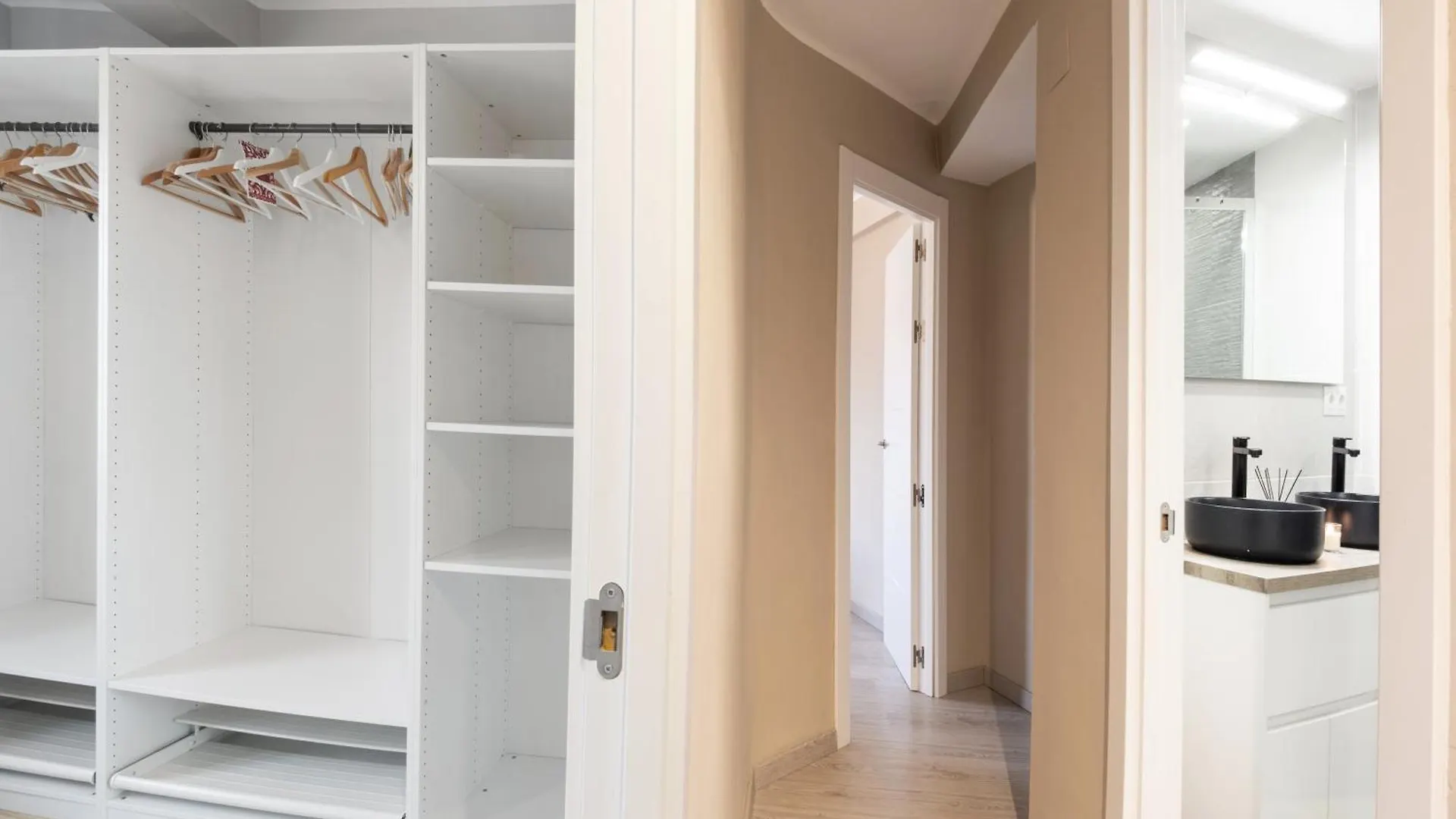 Apartamento De 3 Habitaciones En El Centro 말라가